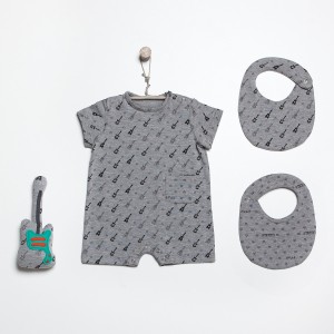 Patron de Ensemble sac de couchage, bonnet et moufles anti-griffures b&eacute;b&eacute;