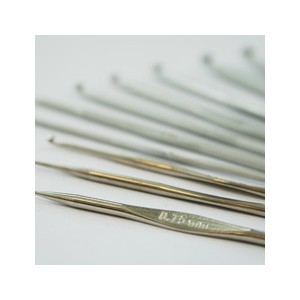 Num 2 Crochets en m&eacute;tal drops